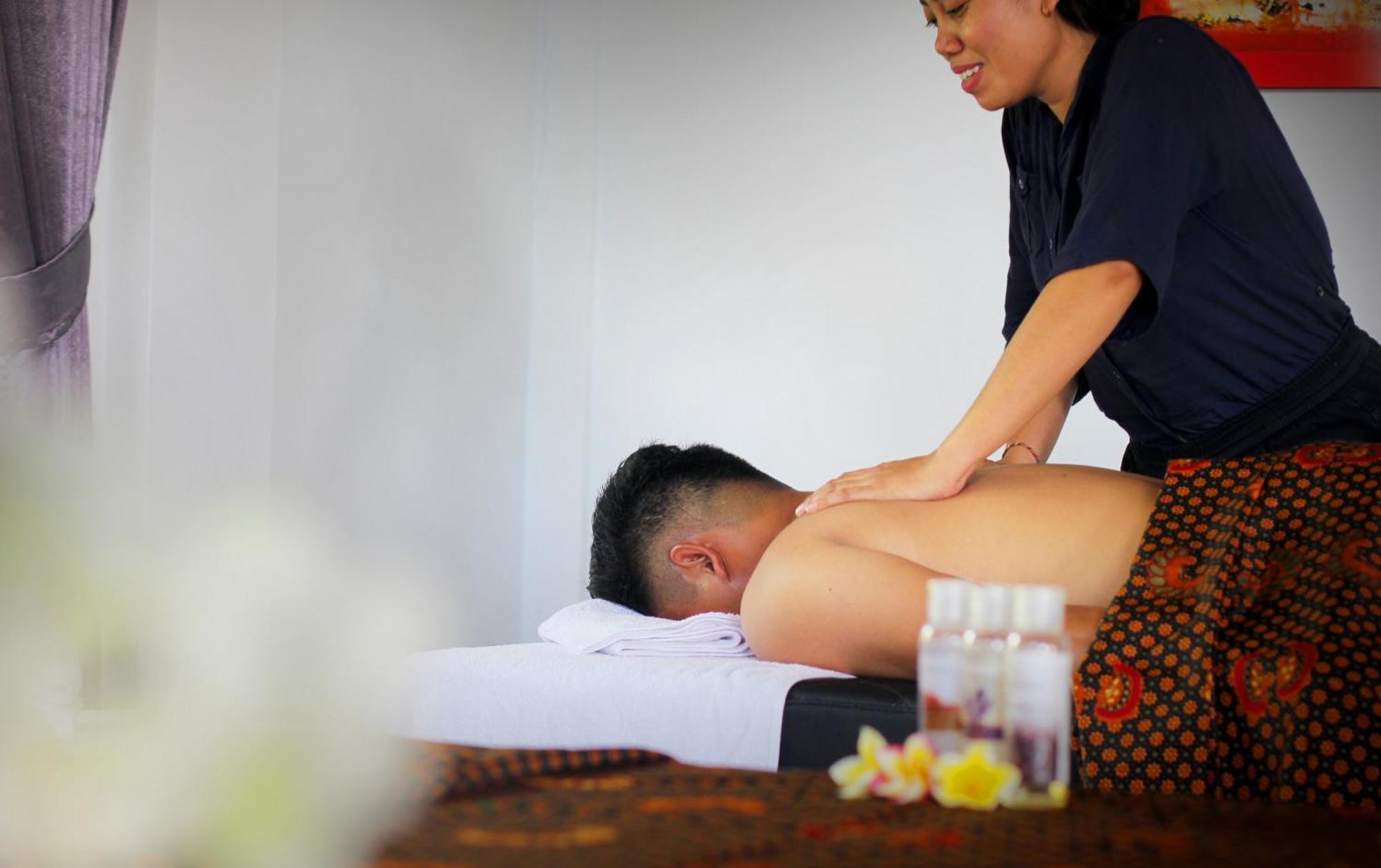Rostika Hotel Sekumpul Pabean Buleleng Exteriör bild
