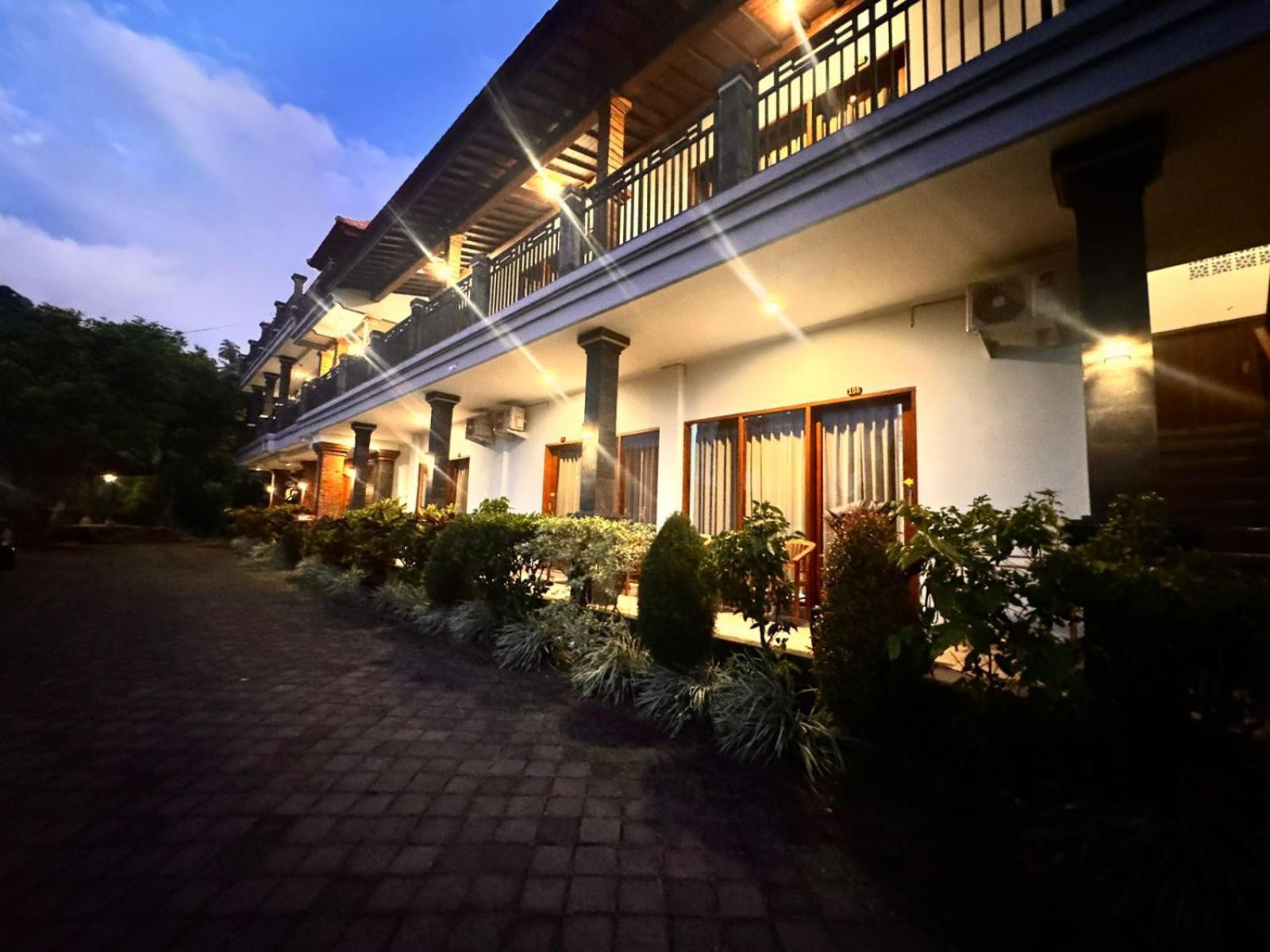 Rostika Hotel Sekumpul Pabean Buleleng Exteriör bild